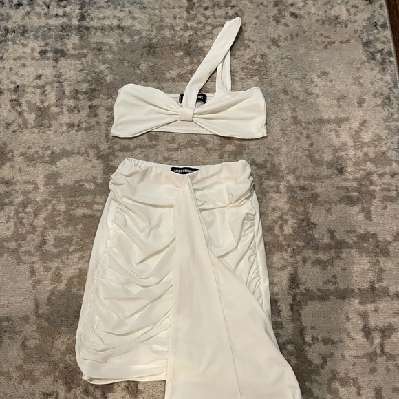 Two piece set - Picture 2 of 6